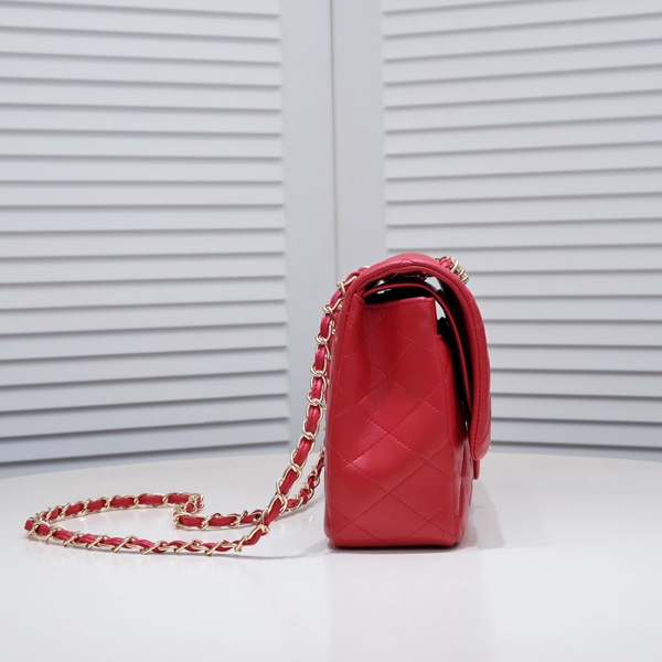 シャネルバッグ背面デザイン